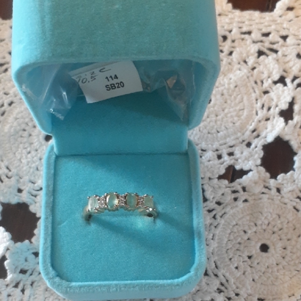 Emerald Light Green gemstones Sterling Silver 925(2.89g Five Stone RingSize 10.5
